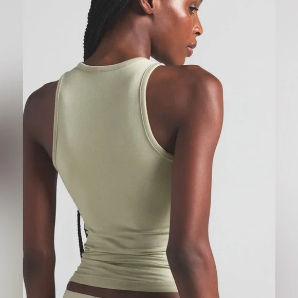 NWT SKIMS Long Boyfriend Tank in Talc - Picture 3 of 6